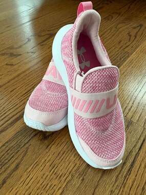 Under Armour Girls Pre-School Surge 3 Slip-On Sneaker in Prime Pink/Flamingo